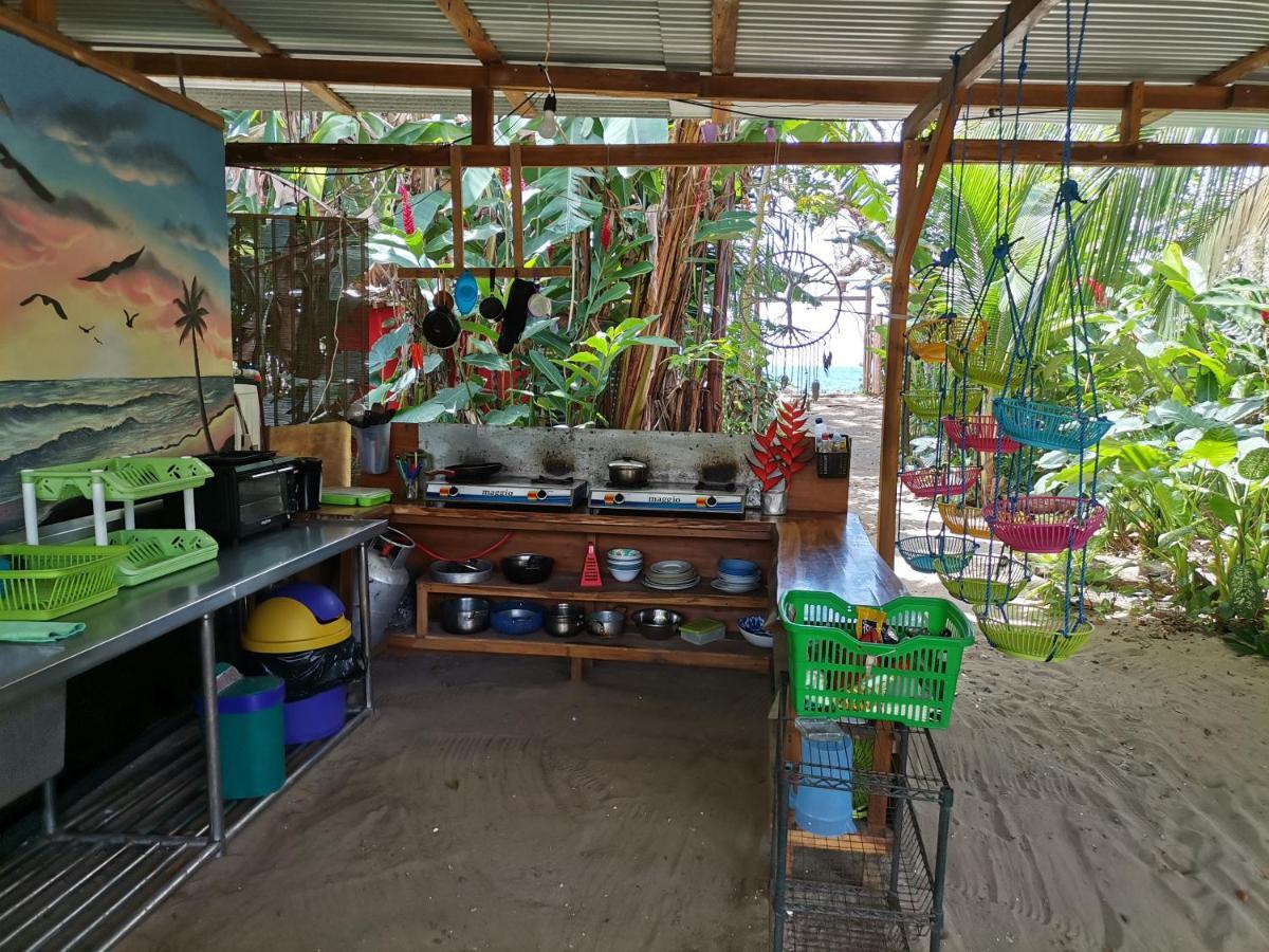Хостел Oasis Puerto Viejo de Talamanca Экстерьер фото