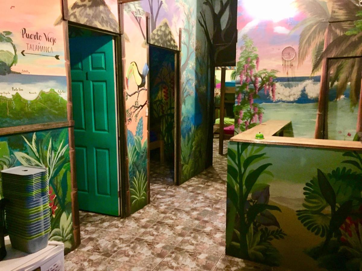 Хостел Oasis Puerto Viejo de Talamanca Экстерьер фото
