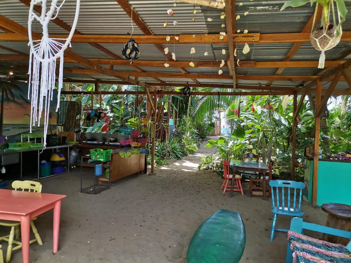 Хостел Oasis Puerto Viejo de Talamanca Экстерьер фото