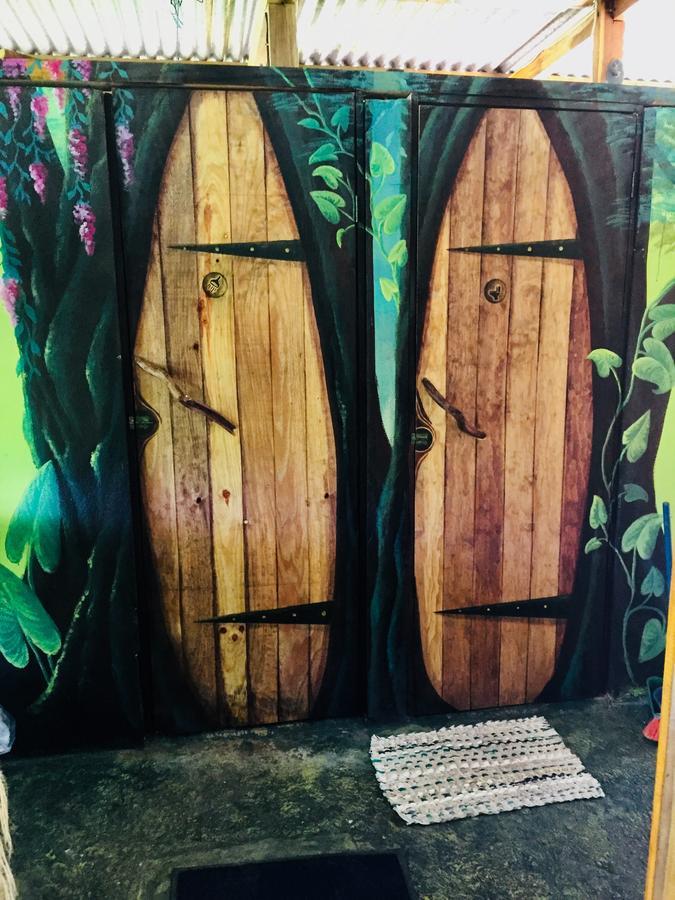 Хостел Oasis Puerto Viejo de Talamanca Экстерьер фото