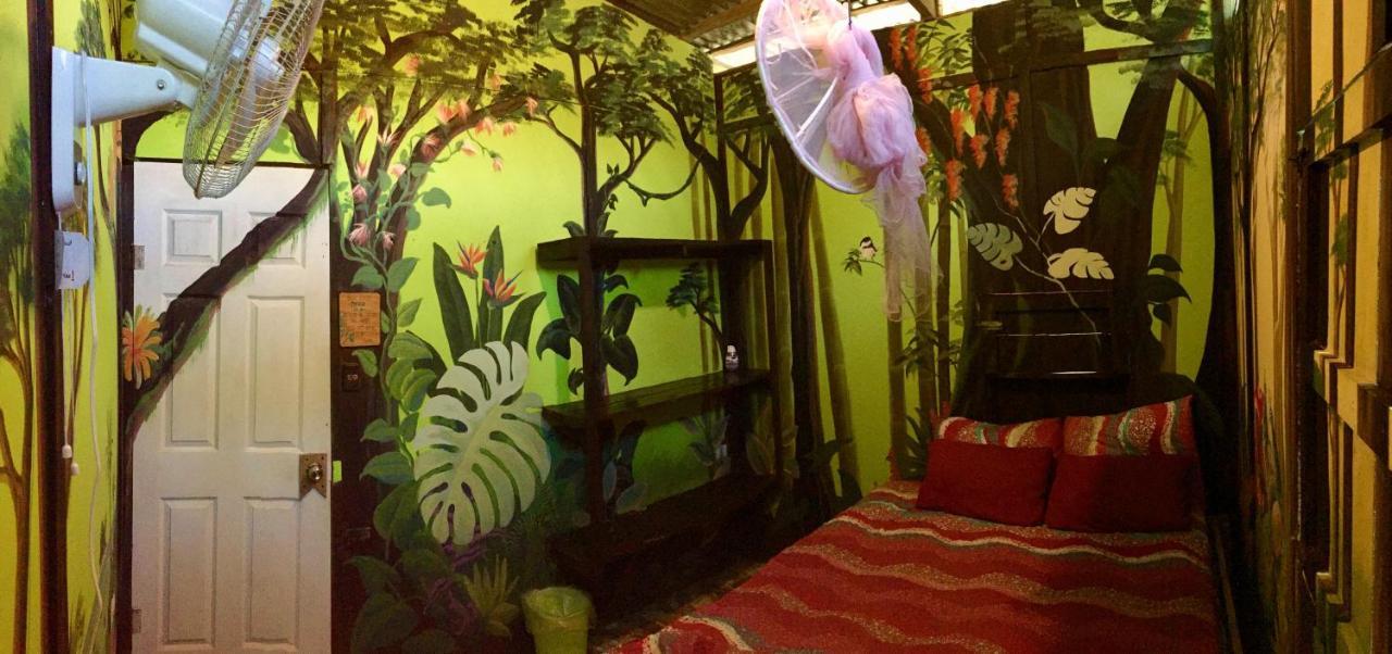 Хостел Oasis Puerto Viejo de Talamanca Экстерьер фото