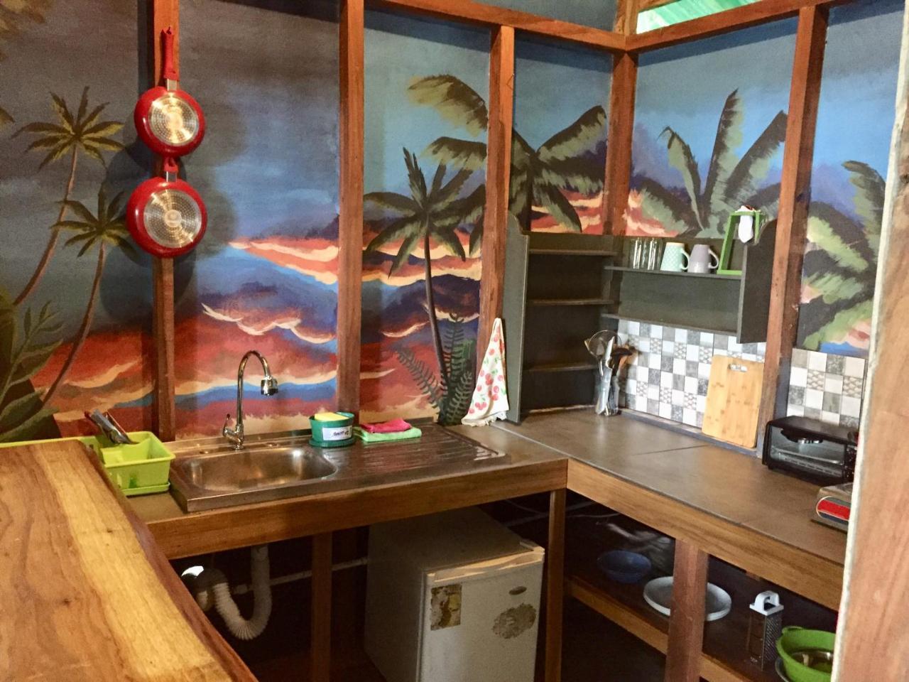 Хостел Oasis Puerto Viejo de Talamanca Экстерьер фото